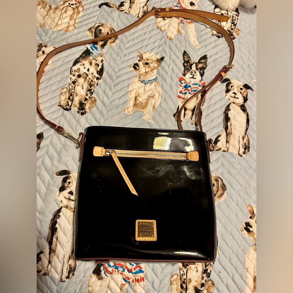 DOONEY & BOURKE BLACK CROSSBODY PURSE